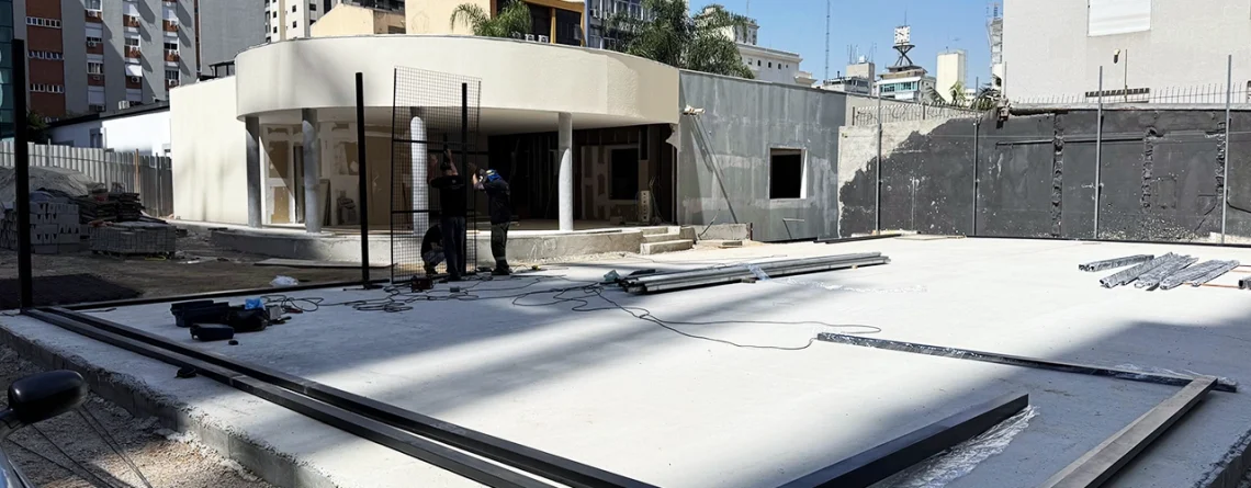 Aprenda como construir uma quadra de padel do zero. Etapas, custos, materiais e dicas da Padel Prime para investir com segurança e qualidade.