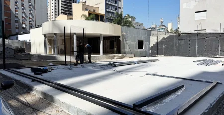 Aprenda como construir uma quadra de padel do zero. Etapas, custos, materiais e dicas da Padel Prime para investir com segurança e qualidade.